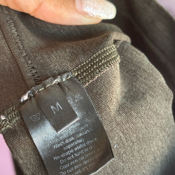 Alphalete Amplify Women's Seamless Scrunch Short Forest Green Size M 8” inseam - Picture 10 of 10